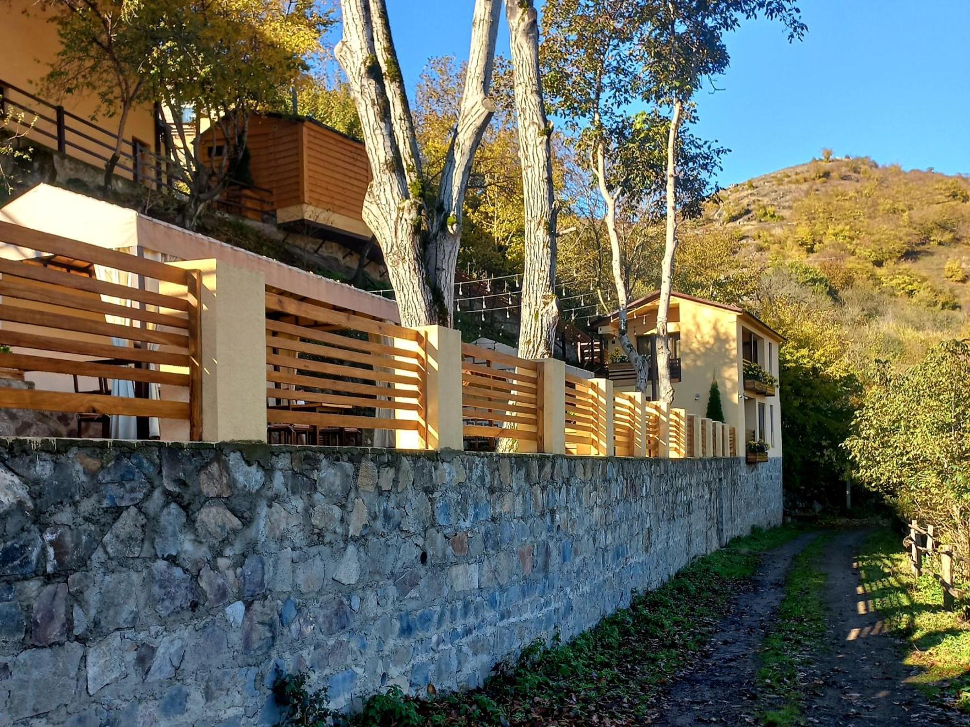 DiliVita Rest House Dilidschan Exterior foto